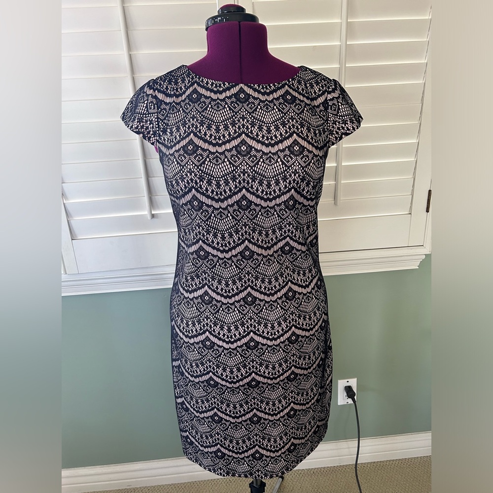 Like New Eliza J Black and Tan Lace Dress Women’s 8